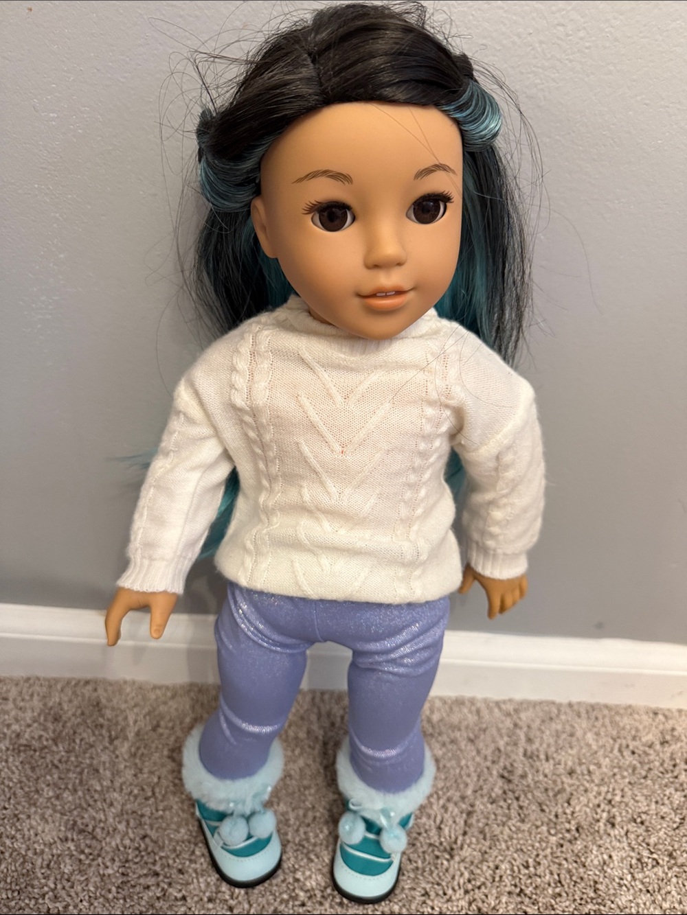 VEUC BARELY USED American Girl doll CORINNE TAN